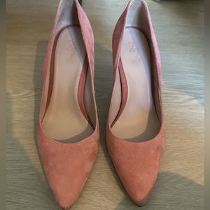 27 edit Peach heels